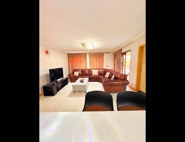 4 BEDROOM PROPERTY TO RENT IN SUMMERSET